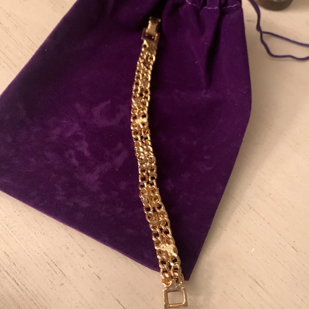 Elegant Gold and Pearl Bracelet - Picture 5 of 7